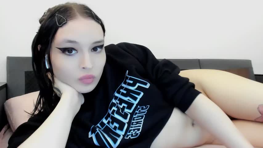 https://fans.ly/sad_ly's Live Cam