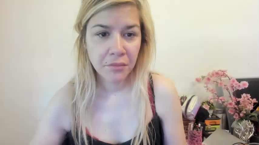 You can call me Mia (Motivation, Inspiration and Adventure)'s Live Cam